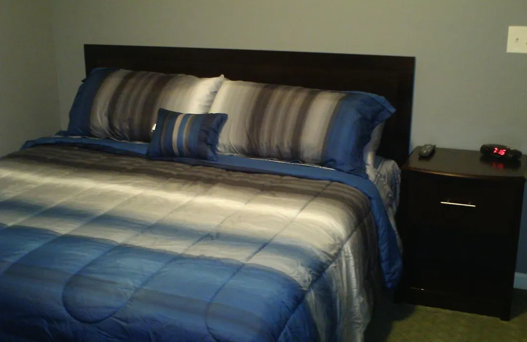 Pine Tree Inn-1