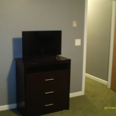 Pine Tree Inn-3